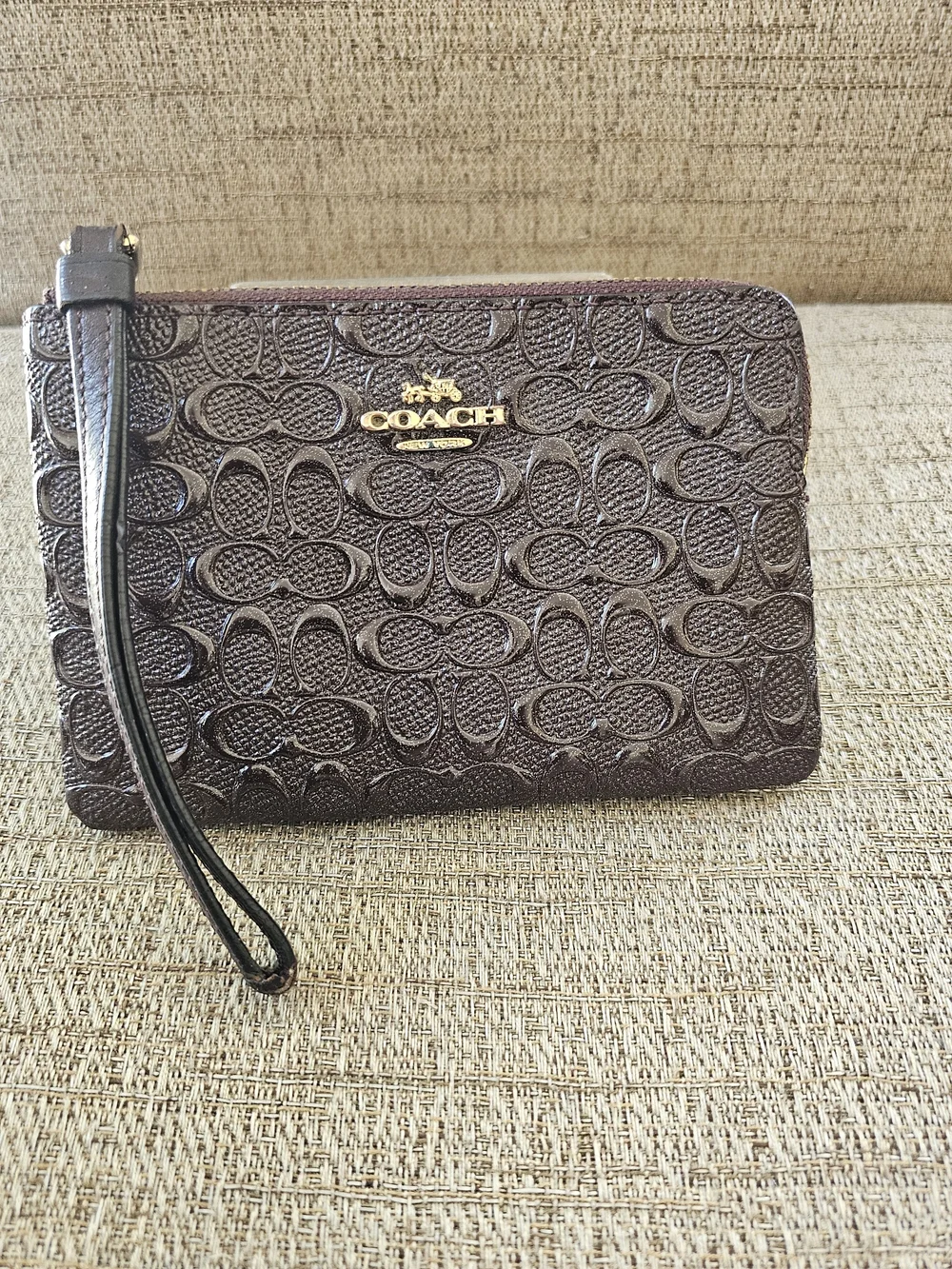 COACH Embossed Signature Wristlet in Dark Chocolate W Gold Tone Hardware Euc